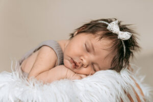 3J0A9310-online Fotografie Business Coaching Businessguide Bildgefühle Mentoring Fotograf Fotografin Bildgefühle Homestory zu hause fotografieren in der Natur Outdoor Studio Babyfotografie Babyfotos Newborn Baby Neugeborenenfotografie Kinder Kinderfotos Kinderfotografie Familie Familienfotos Familienfotografie Portraits Paarfotografie Couple Paare Pärchen Familienfotografin Natürliche Fotos Fotografie Höchst im Odenwald Darmstadt Aschaffenburg Erbach Michelstadt Wörth am Main Obernburg Miltenberg Breuberg Dieburg Reinheim Reichelsheim Groß-Umstadt Brensbach Otzberg Frankfurt, Mannheim, Heidelberg, Fotostudio Boho Herbst Frühling Sommer Winter Coaching für Fotografen, Videografie, Mentoring für Fotografen, 1:1 Coaching, Fotografenbusiness, Erinnerungsfilm, Familienfilm, CakeSmash, Geburtstagsshooting, Erster Geburtstag, 1. Geburtstag